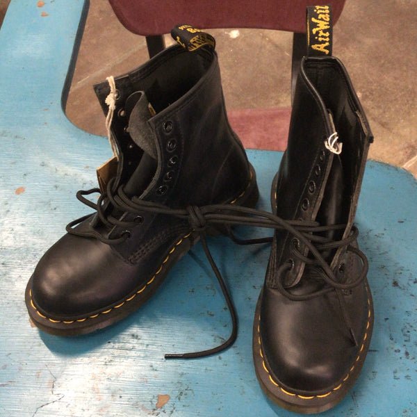 1460 -Doc Martens - Black Boot - Yellow Stiching - 90's - nedsmelrose